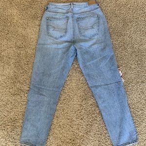 Super cute American eagle high rise mom jeans!